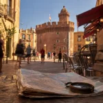 Castillet Perpignan a voir, ruelle au petit matin